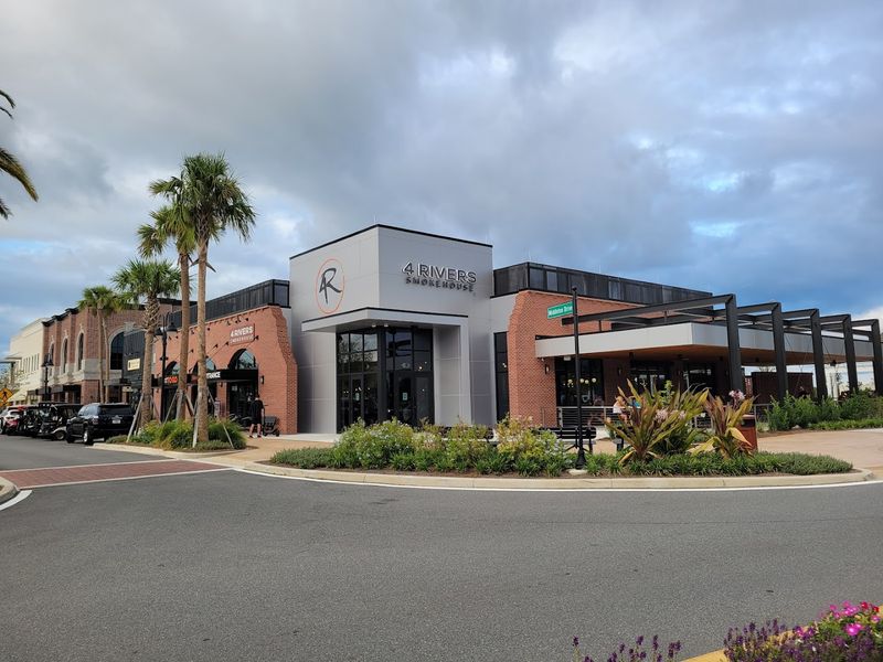 4 Rivers Smokehouse &mdash; Multiple locations