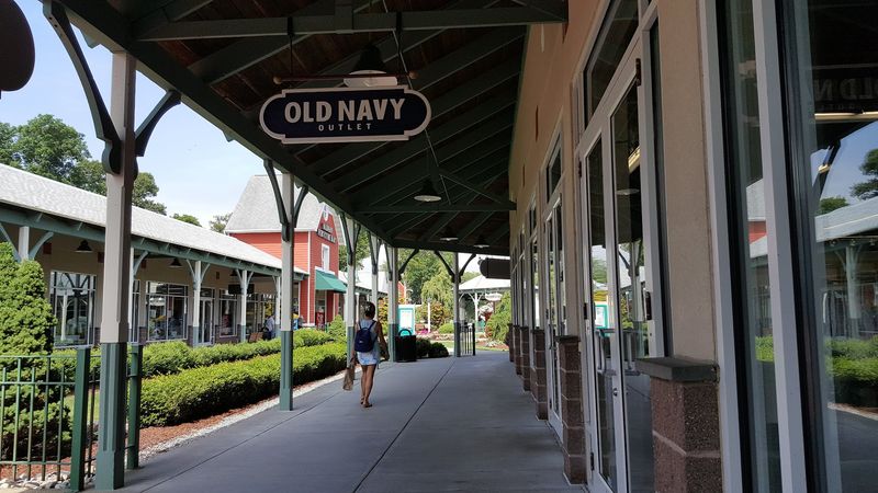 A More Relaxed Alternative to Bigger Outlet Centers