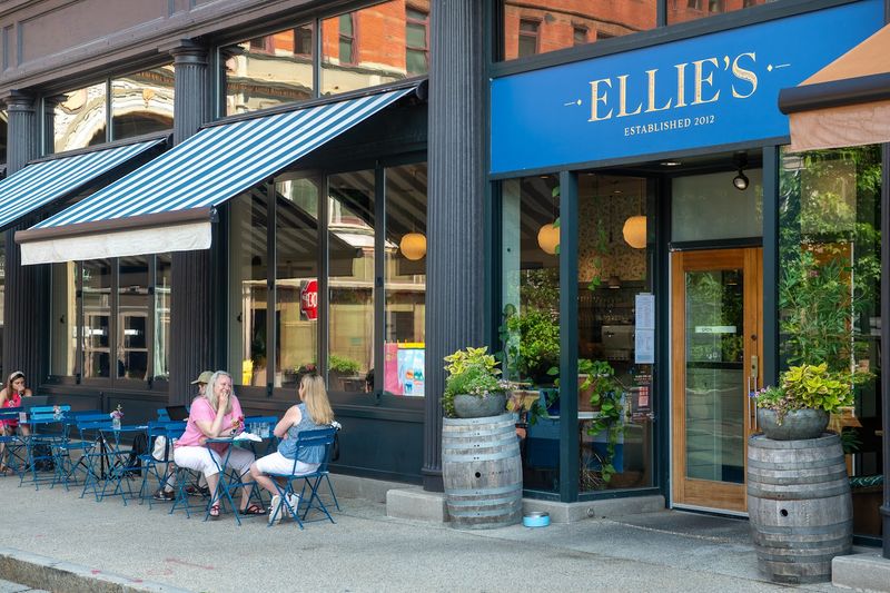 Ellie's — Providence