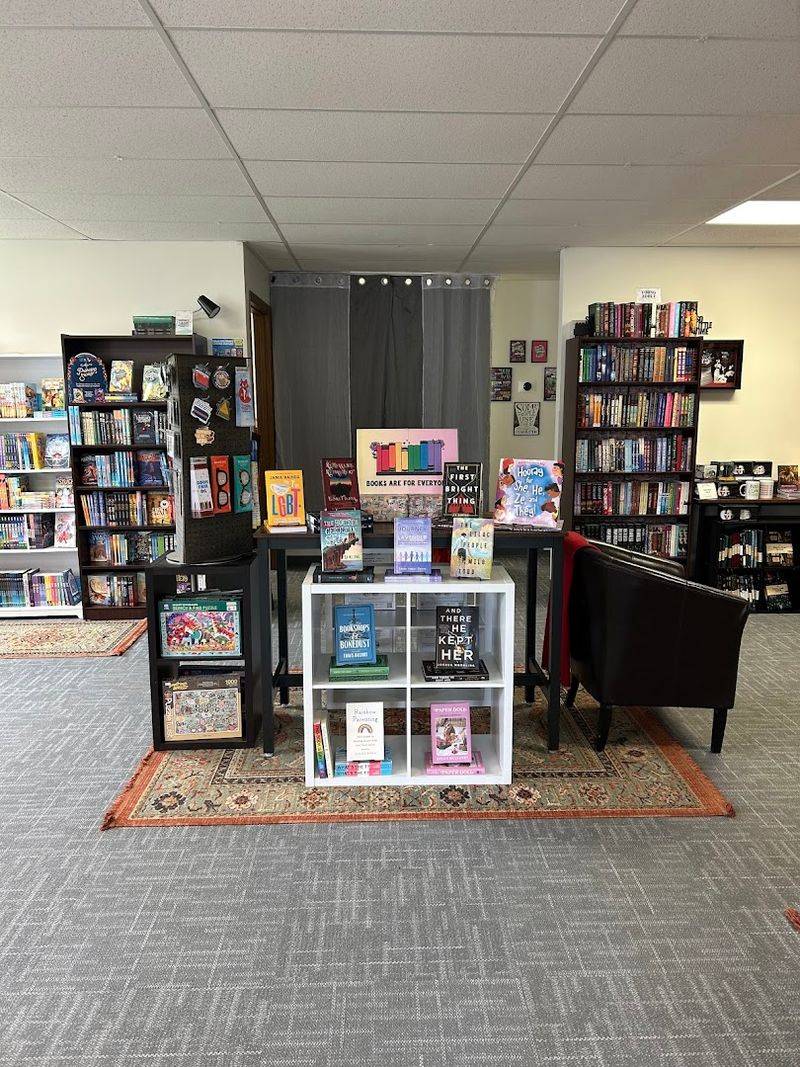 Swamp Fox Bookstore - Marion, Linn County