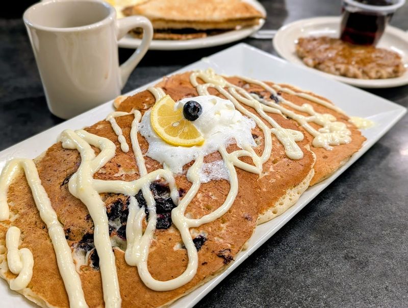 Breakfast Club Café — Lebanon