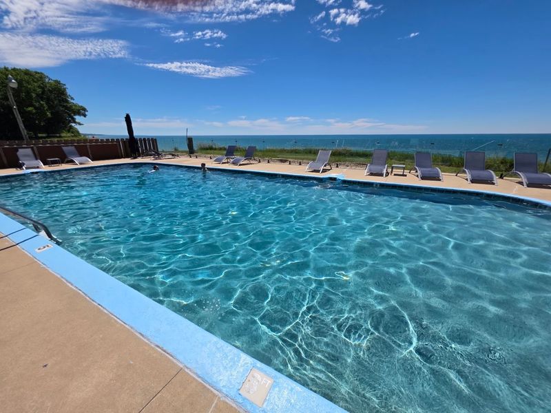 Lake Bluff Inn and Suites
