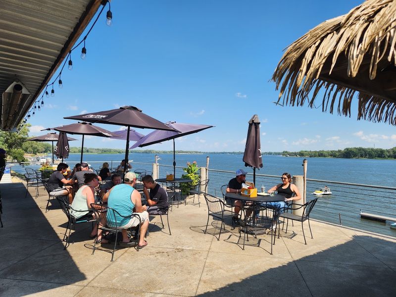 Go Fish Marina Bar & Grill – Princeton (Mississippi River)