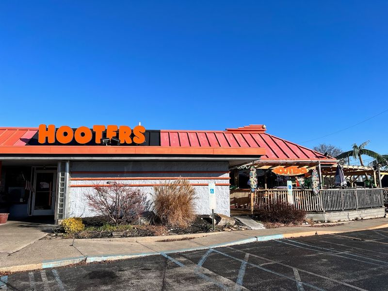Hooters