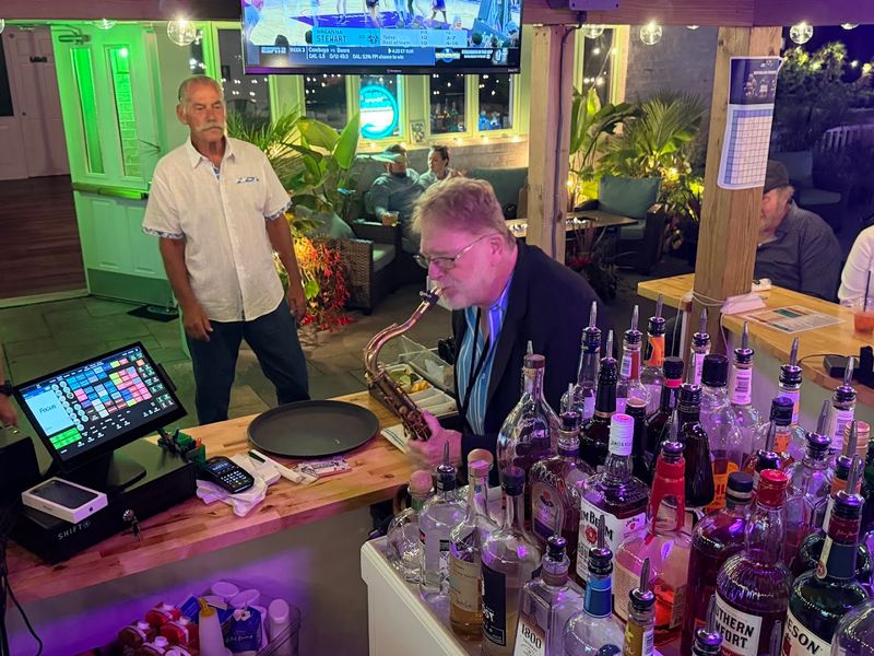 Wicked Willy&rsquo;s Sports & Tiki Bar