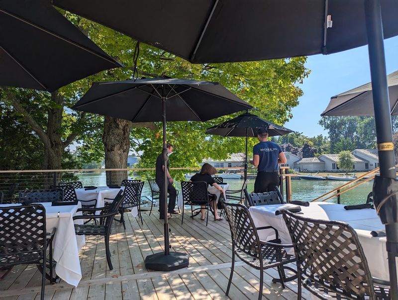 Riverside Inn