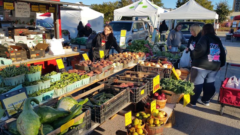 Freight House Farmers&rsquo; Market - Davenport
