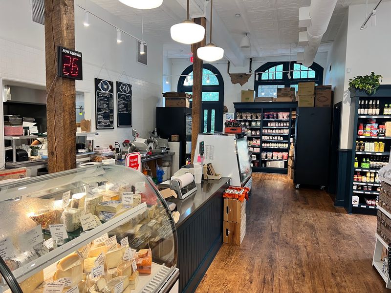 Dovetail Market