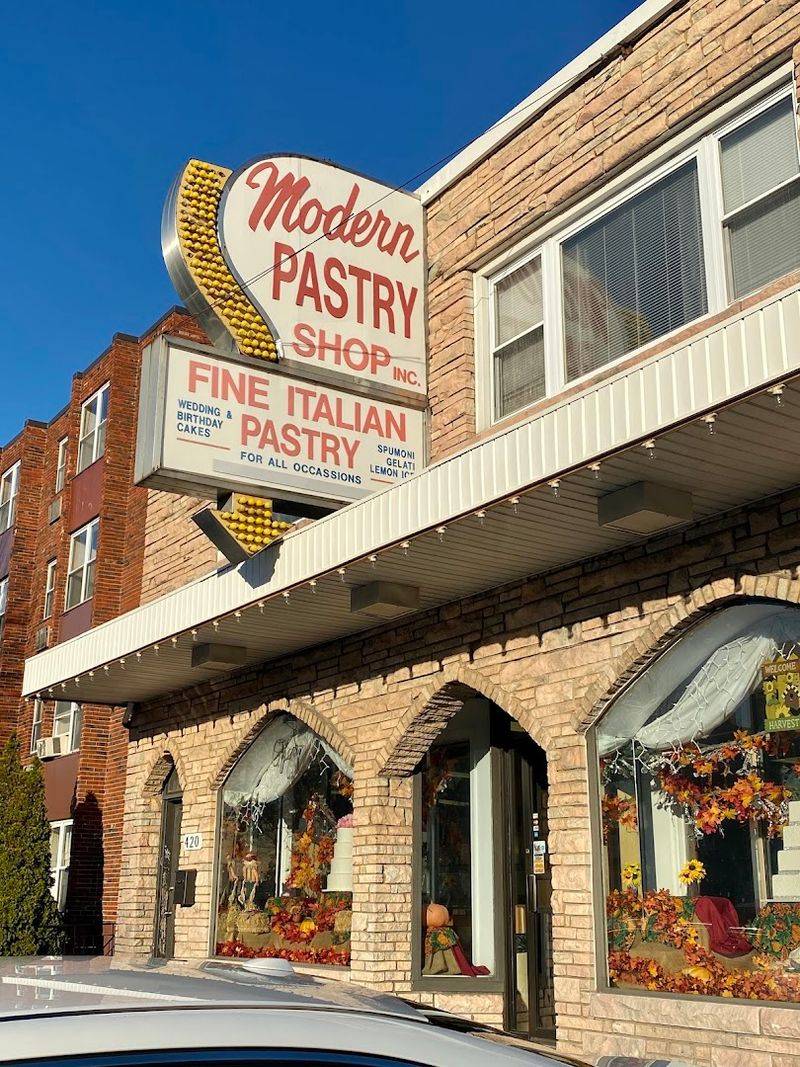 Modern Pastry Shop &mdash; Hartford