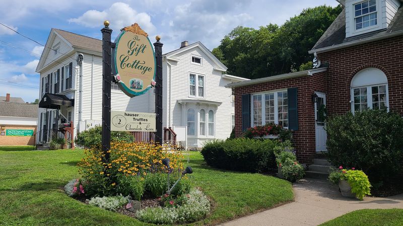 Gift Cottage - Bethel, Fairfield County