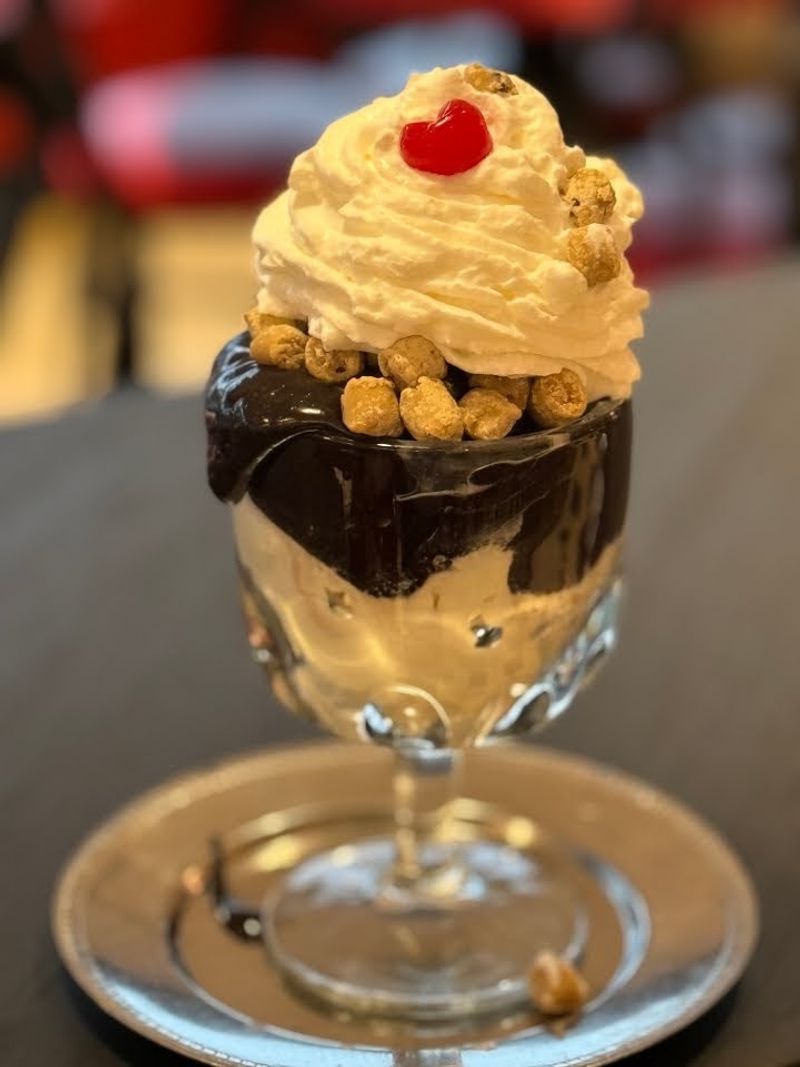 Cabot's Ice Cream & Restaurant - Newton, Middlesex County