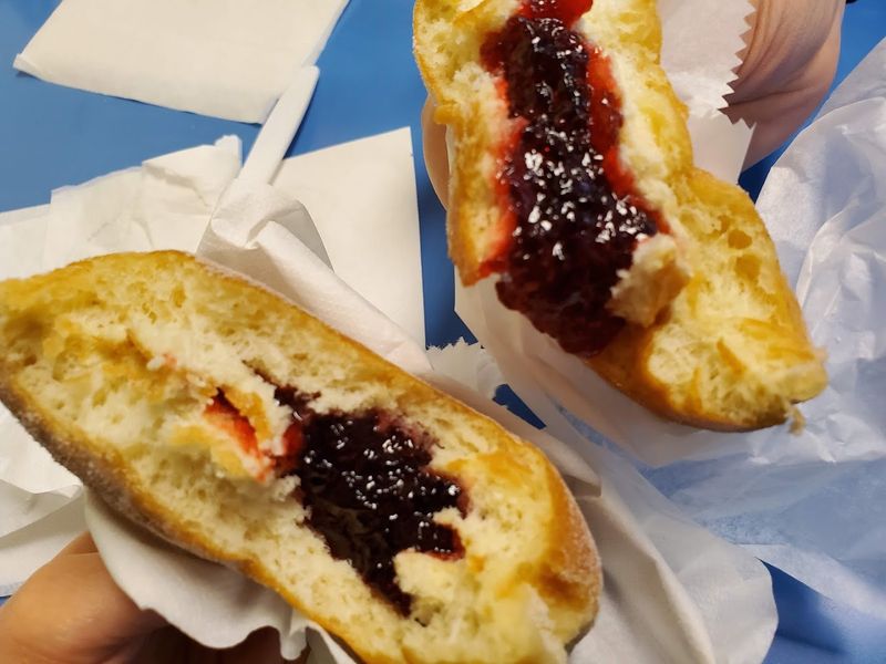 Linda's Donuts, Belmont, Middlesex County