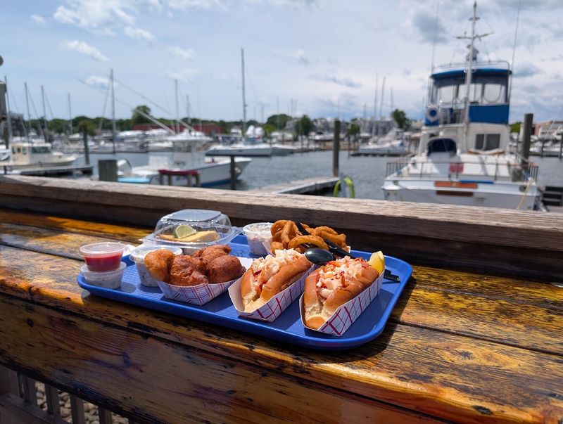 Captain Scott's Lobster Dock - New London