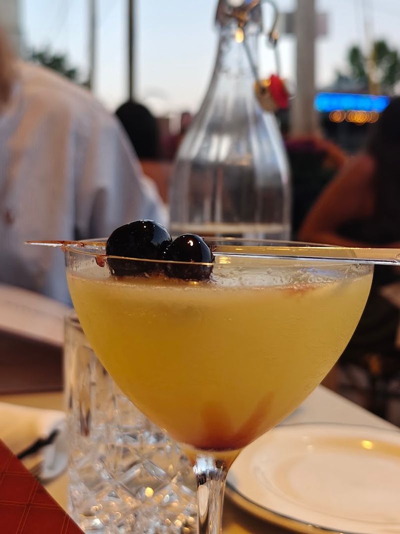 Happy Hour That Deserves a Standing Ovation