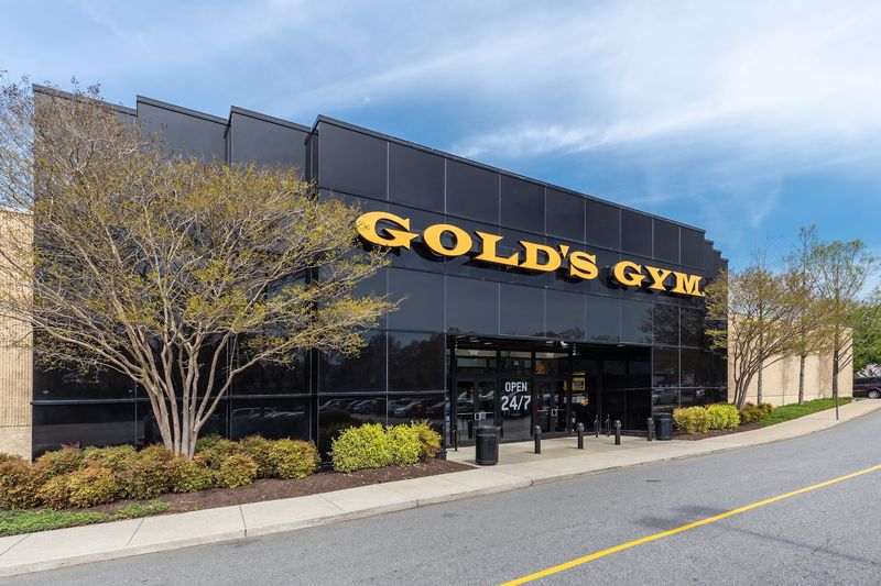 Gold's Gym (Richmond)
