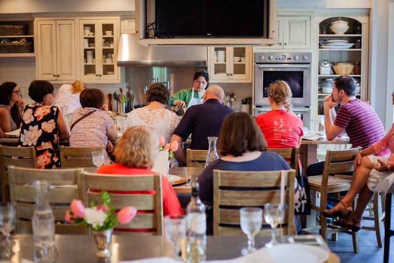 The Seasoned Farmhouse - Columbus