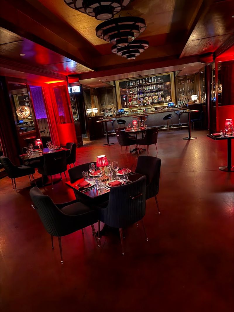 The Art Deco Atmosphere Does Most of the Storytelling