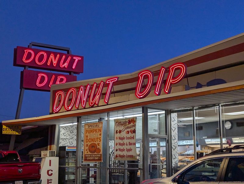 Donut Dip &mdash; West Springfield