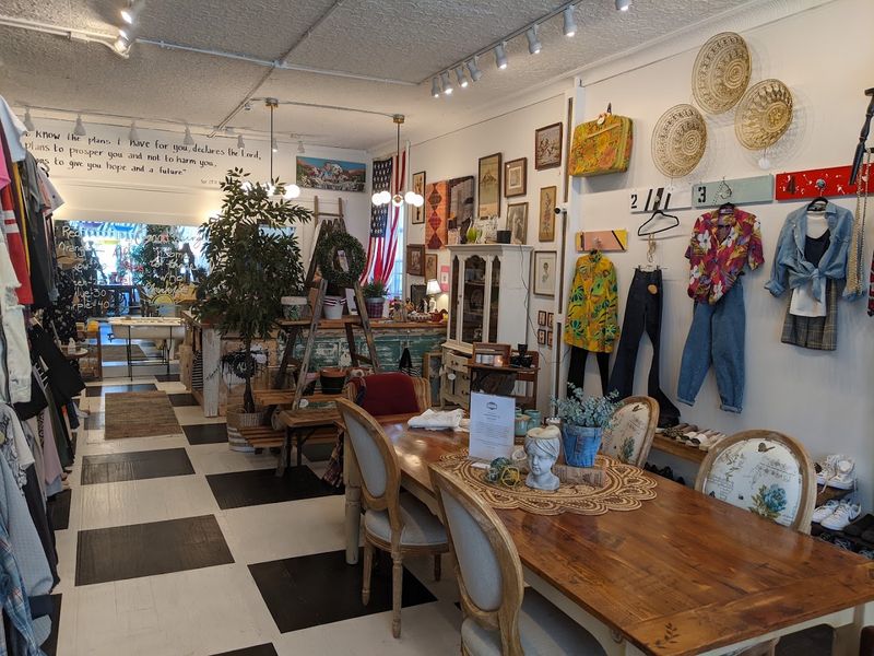 The Marketplace Vintage Thrift &mdash; Greenwich