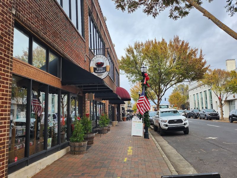 Browse boutiques, catch live music, and enjoy an affordable dinner on Marietta Square