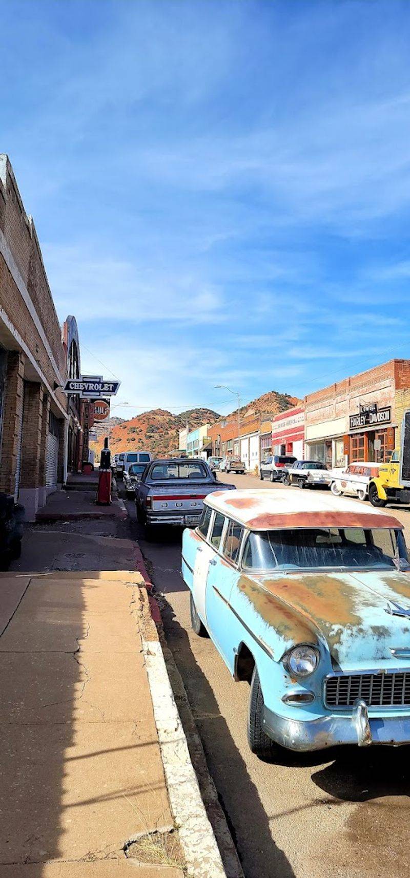 Hundreds of Vintage Cars on Display