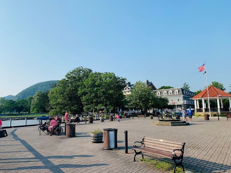 Cold Spring (Cold Spring, Putnam County)