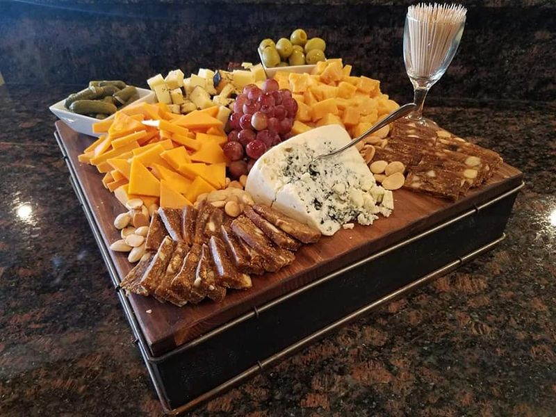 Bella Vino Wine & Cheese Market