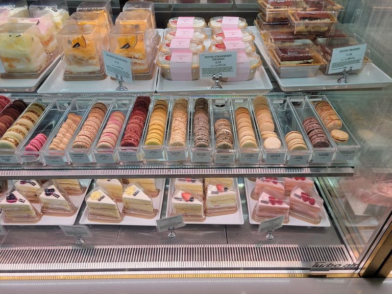 Tous les Jours Bakery Café