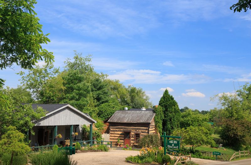 Inn & Spa at Cedar Falls &ndash; Logan (Hocking Hills)