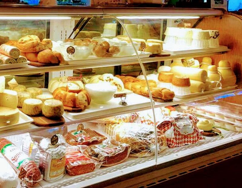 Mimmo's Mozzarella Italian Market & Cheese Factory