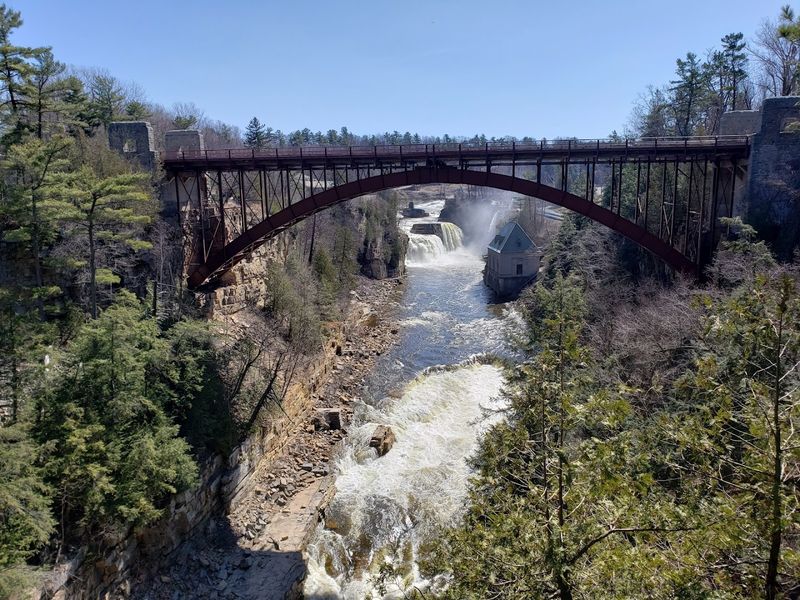 Rainbow Falls 