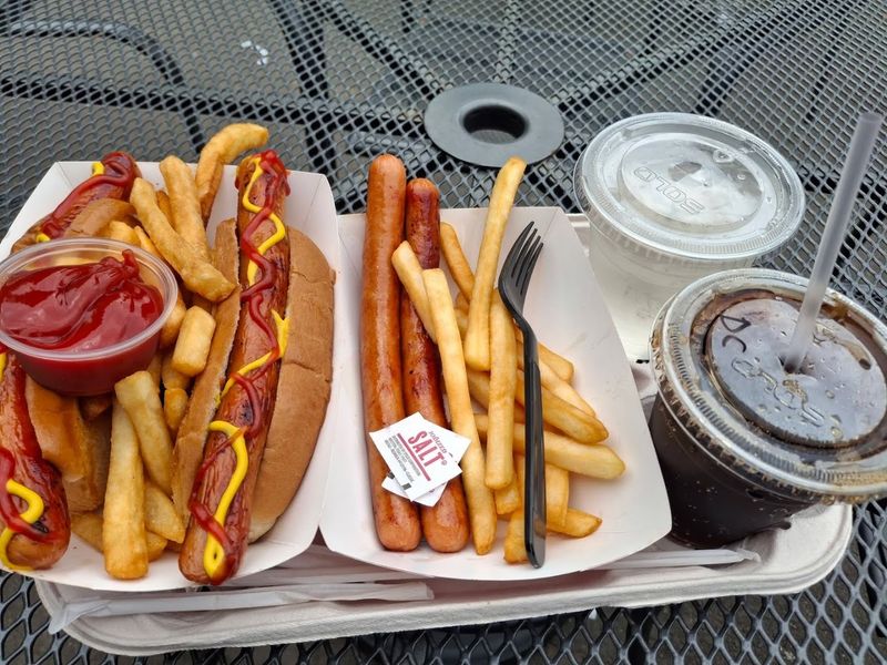 Lee's Hot Dog Stand &ndash; Baldwinville