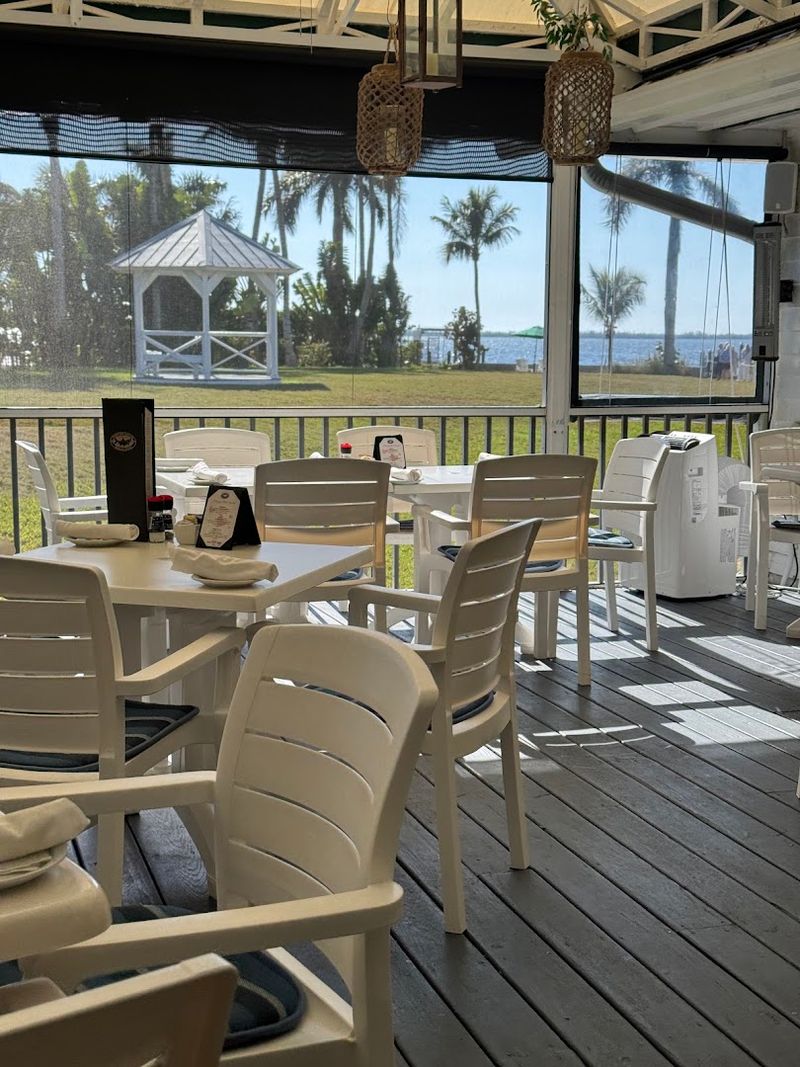 Tarpon Lodge & Restaurant — Bokeelia
