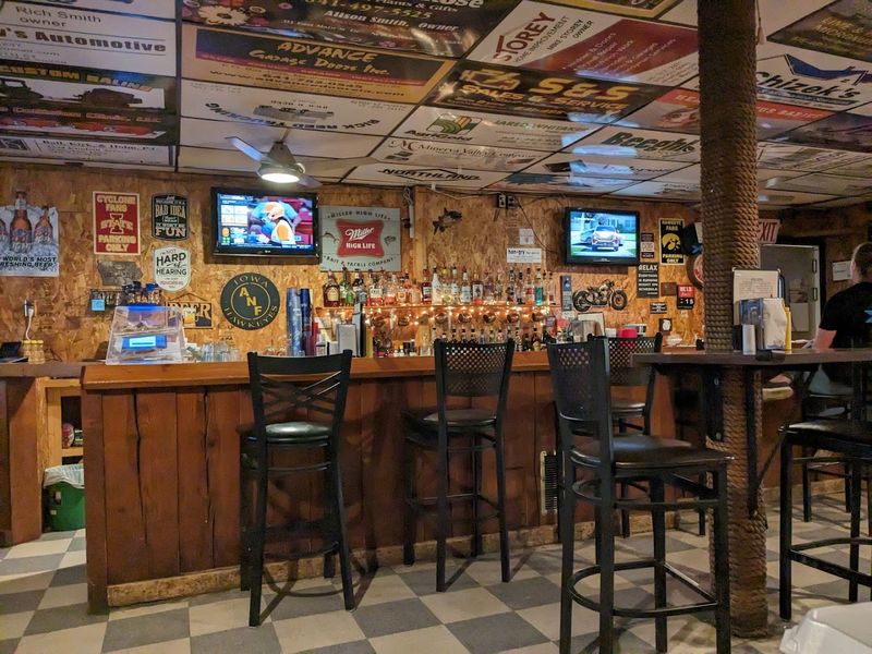 Flatheads Bar & Grill - St. Anthony