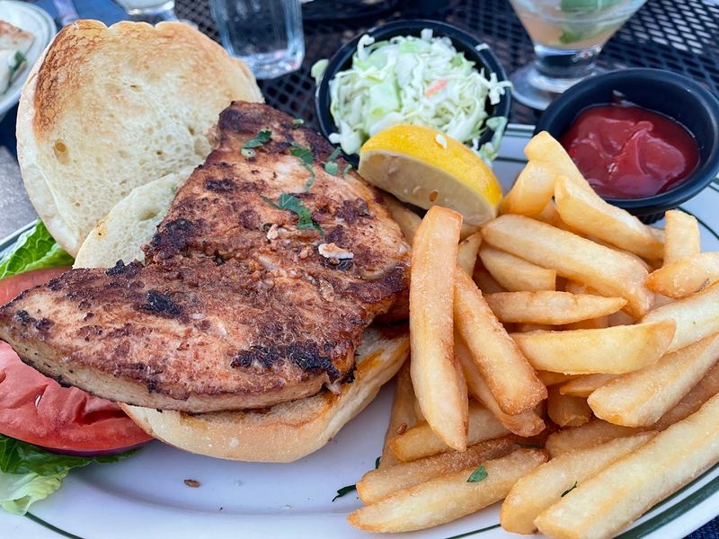 Peter's Clam Bar — Island Park