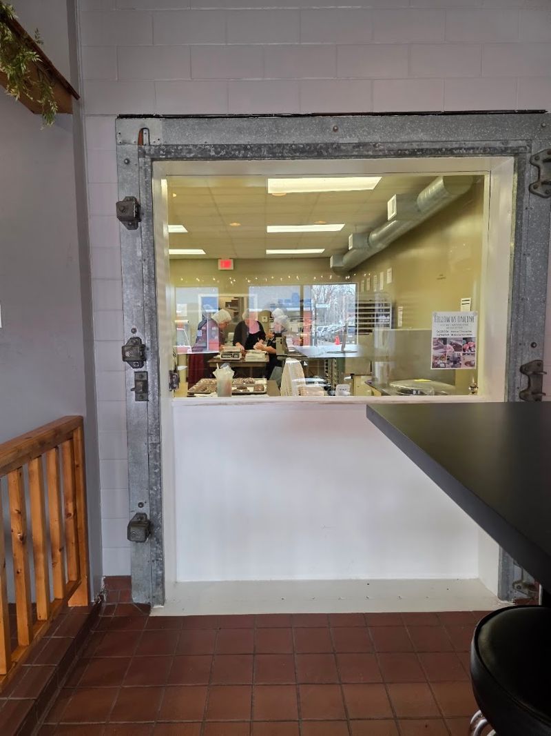 The Chocolate Kitchen Viewing Windows: A Behind-the-Scenes Sweet Experience