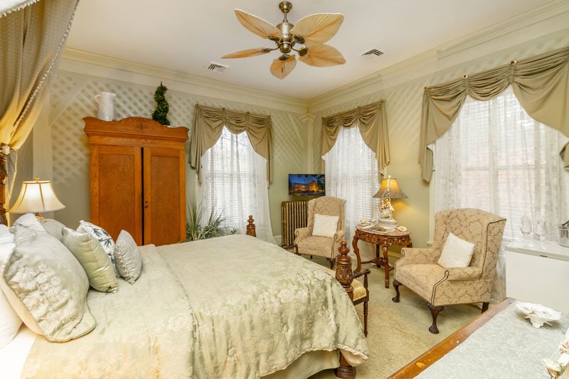 The Londonderry Inn & Estate — Palmyra, PA