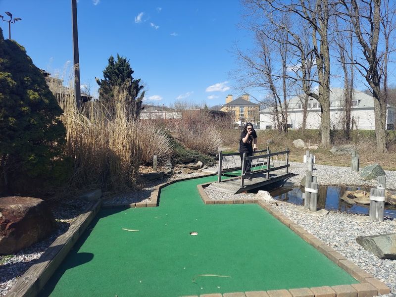 R&B Sports World &ndash; Winsted