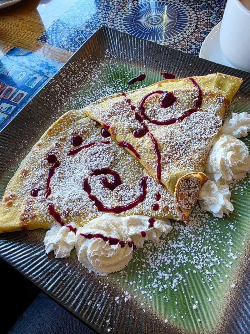 Fresh Ingredients And Made-To-Order Cr&ecirc;pes
