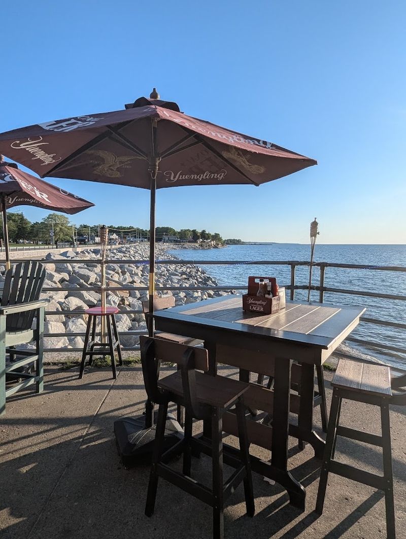 Hoak's Lakeshore Restaurant &mdash; Hamburg