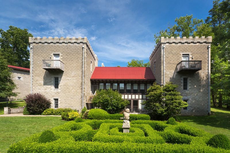 Ravenwood Castle &ndash; New Plymouth