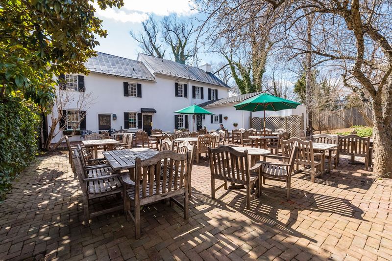 Hunter's Head Tavern – Upperville
