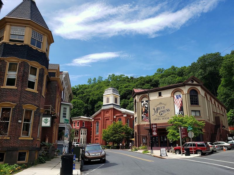 Jim Thorpe - Wander Victorian streets, browse boutiques, and grab ice cream together