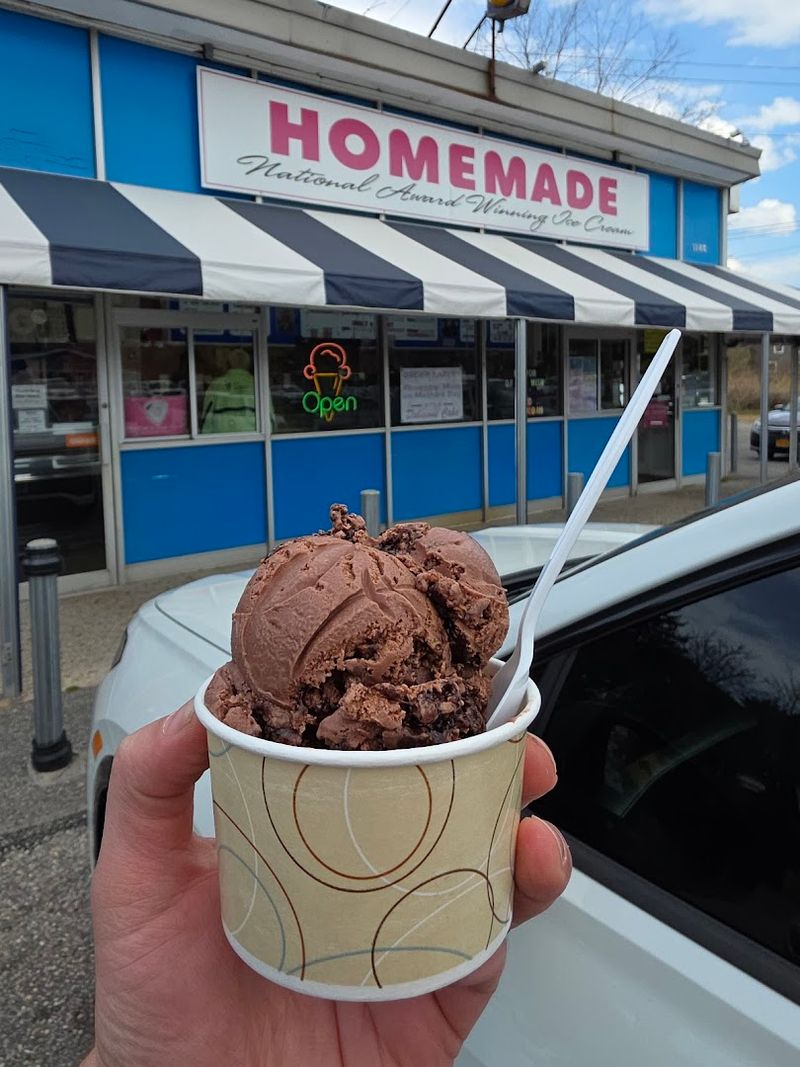 Snowflake Ice Cream Shoppe &mdash; Riverhead