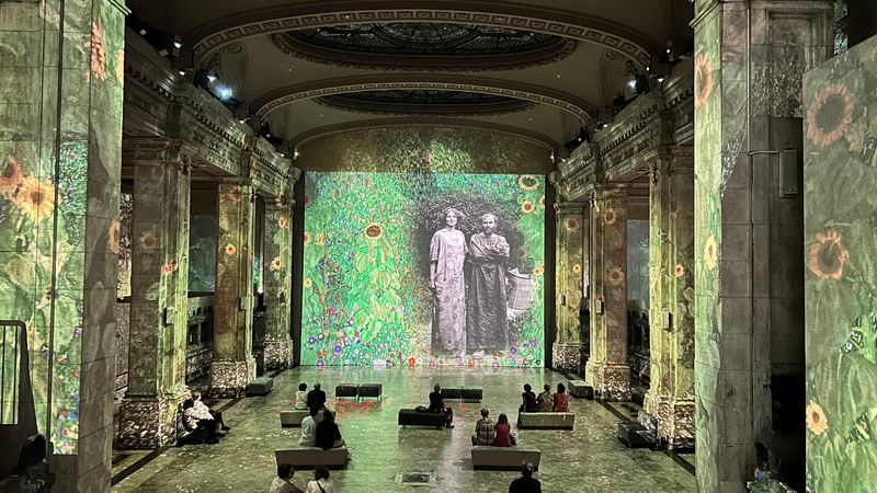 Hall des Lumi&egrave;res