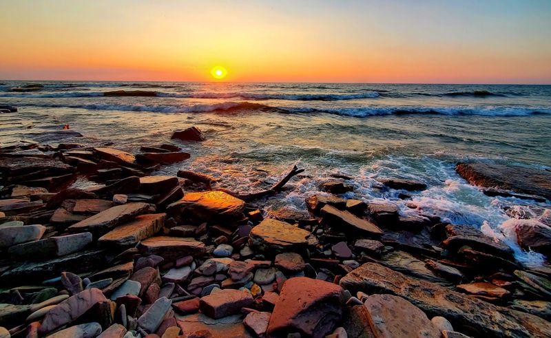 Lake Ontario Shoreline Rockhounding Areas &mdash; Oswego County, New York