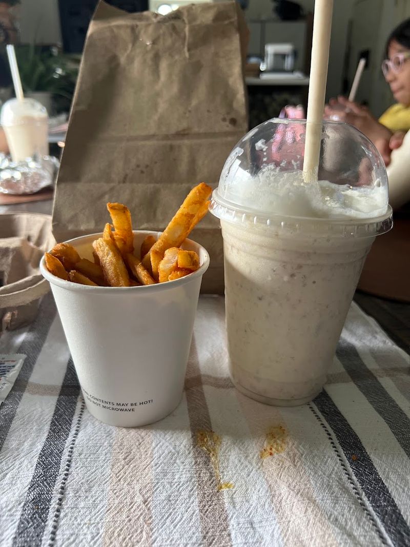 Leesa&rsquo;s Burgers Fries Shakes - Detroit, Wayne County