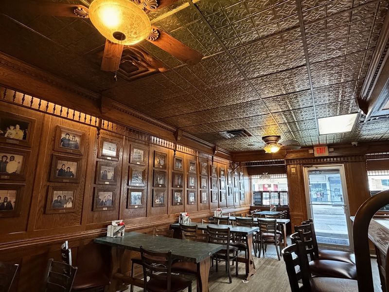 A Casual, Old-School Steakhouse Experience