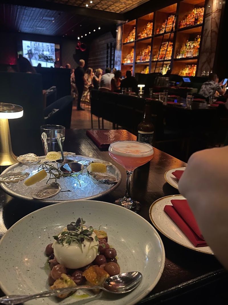 Dinner Comes With a Side of Old-School Chicago Nightlife