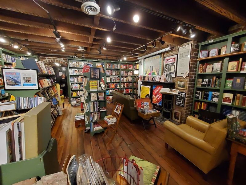 The Scent of Literary History